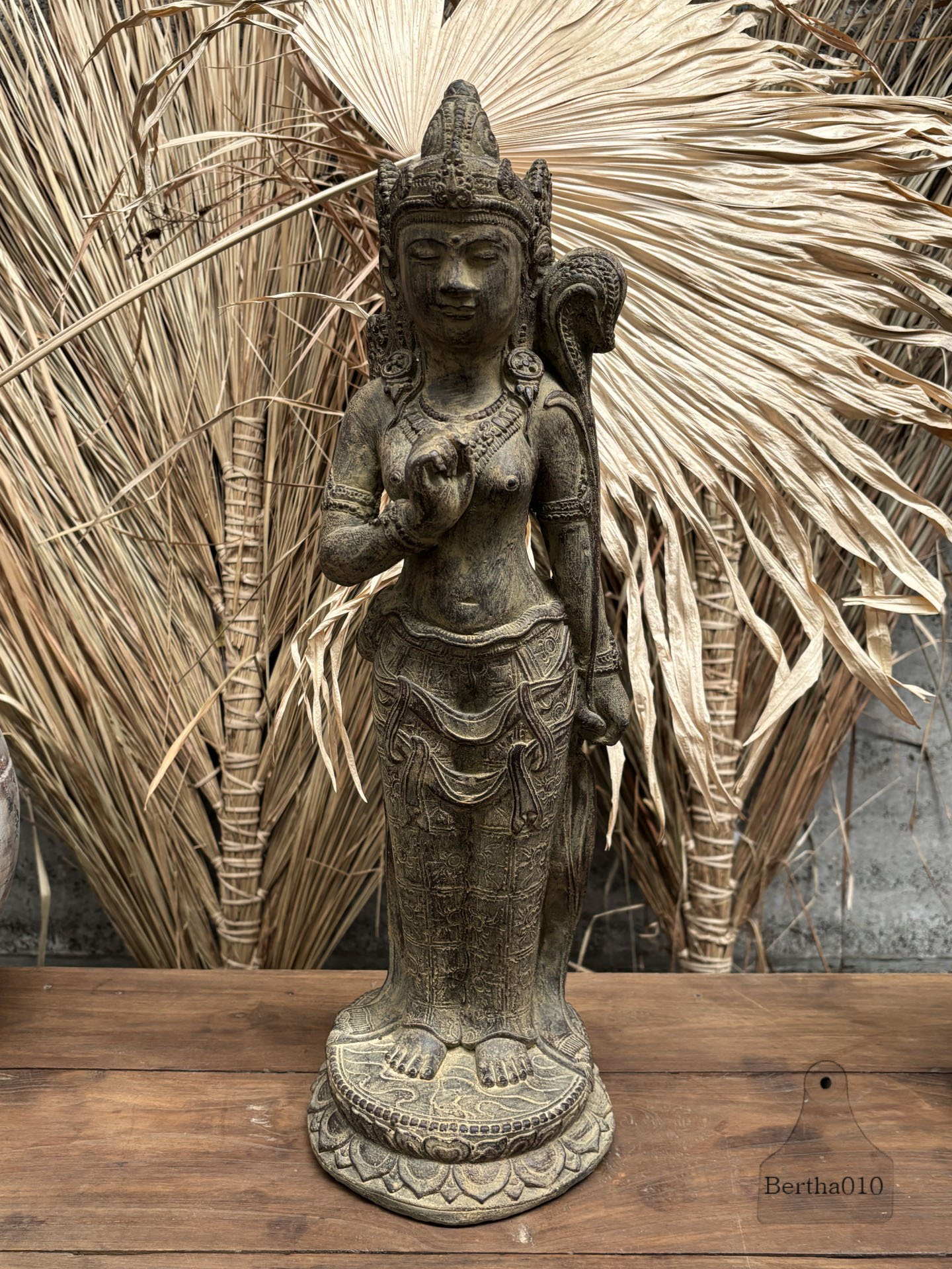 Stenen beeld Dewi 63 cm hoog 147512