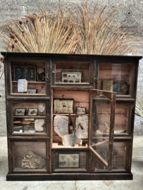 Topstuk smalle uniek vitrine hangkast 148095