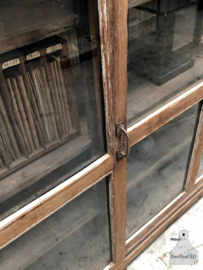 Oude vitrinekast dressoir (146132) lengte 193 cm