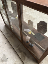 Oude vitrine dressoir uit museum 147700 verkocht