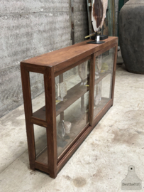Oude vitrine dressoir uit museum 147700 verkocht