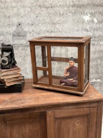 Oude laboratorium vitrine 147456