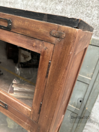 Indrukwekkende antieke houten vakkenkast 148120