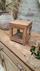 Kleine unieke vitrine met oud gebobbeld glas 147241 verkocht
