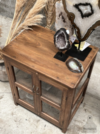 Charmante antieke vitrinekast met authentiek karakter 3 kanten glas 147829