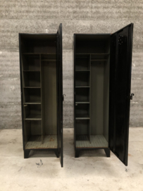 Twee fabriekskasten ijzer zwart (146242, 146243)