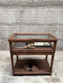 Jaren 30, 40 museumkast vitrine 148114