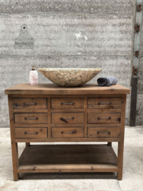 Oude houten werkbank ideaal als badkamermeubel  147967