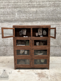 Antieke houten vitrinekast, 8 glazen deuren prachtige patina 147676 verkocht