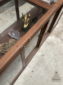 Jaren 20 museumkast een eyecatcher in glas en hout 147840 ..verkocht