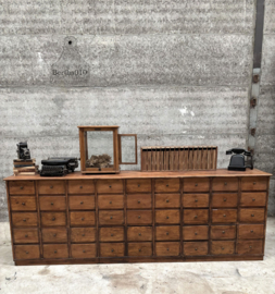 Origineel dressoir uit apotheek jaren 20–30 147728 246 cm lang verkocht
