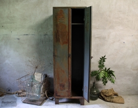 Oude geleefde locker (132137)..verkocht