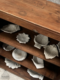 Drie antieke identieke Engelse vitrinekasten 147880 881 882 verkocht