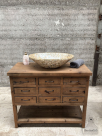 Oude houten werkbank ideaal als badkamermeubel  147967