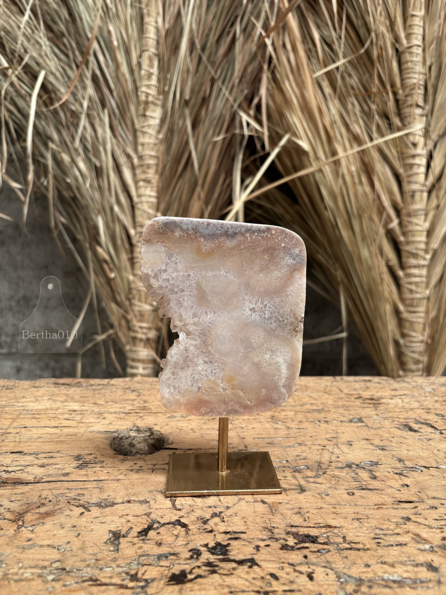 Roze amethist op gouden standaard 147389d hoogte 16 cm