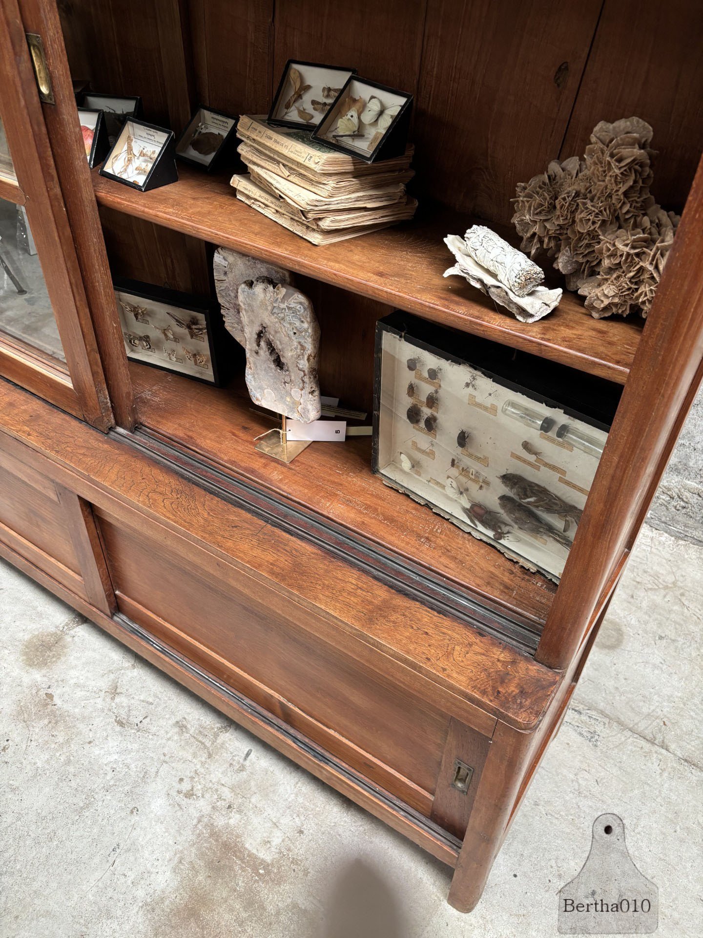 Functionele elegantie uit de jaren 20/30  eikenhouten schuifdeurkast  147610
