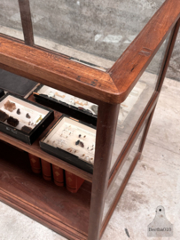 Antieke museumkast, alle zijde glas, toonbank, dressoir of ideaal keukeneiland 147860