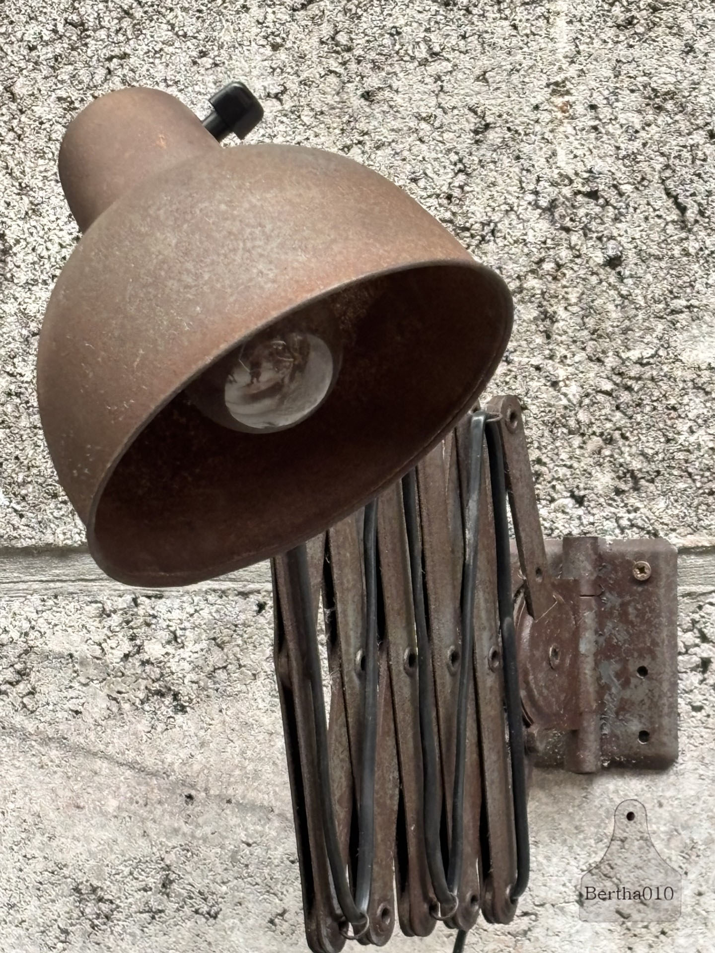 Scharnierlamp jaren 30/40 147574