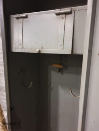 Antieke 2 deurs locker (143962) verkocht