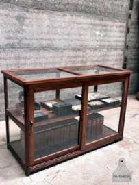 Antieke museumkast, alle zijde glas, toonbank, dressoir of ideaal keukeneiland 147860