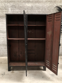 Oude locker (145956) verkocht