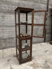 Engelse vitrinekast uit de jaren ’20 rondom glas karaktervol 147868