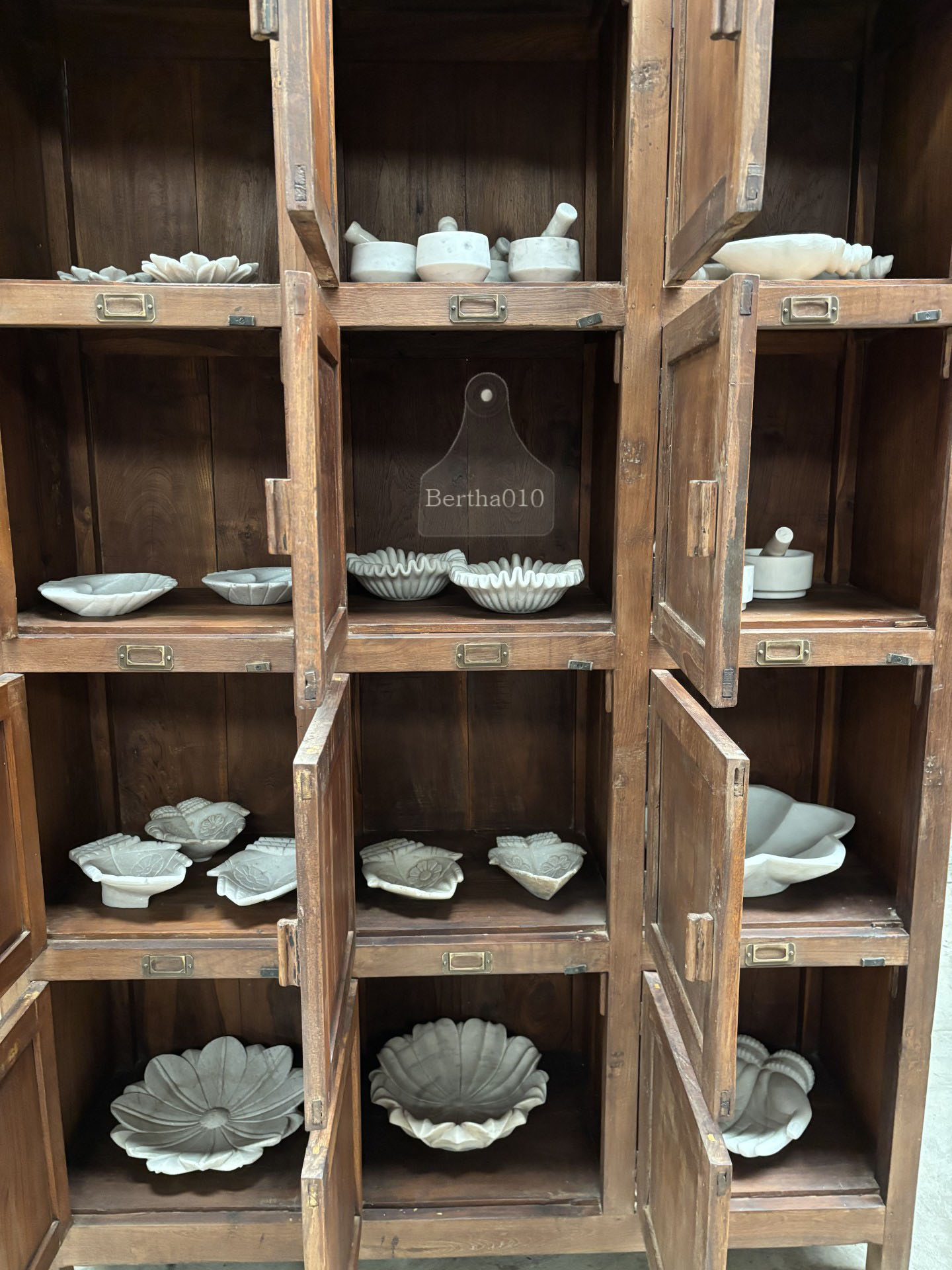 Jaren 30 houten archiefkast tijdloos karakter en perfecte staat 147410
