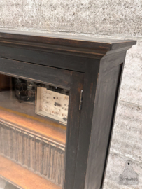 Smalle oude schoolkast 148067