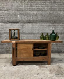 Oude werkbank met schuifdeuren 147807 lengte 228 cm