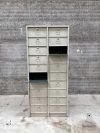 Oude kleppenkast beige/zacht grijs Strafor 20 kleppen (147137) verkocht