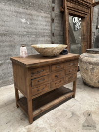 Oude houten werkbank ideaal als badkamermeubel  147967