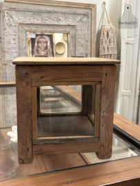 Antiek vitrinekastje met oud gebobbeld glas 147711 verkocht