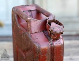 Oude geleefde jerrycan (131792)..verkocht