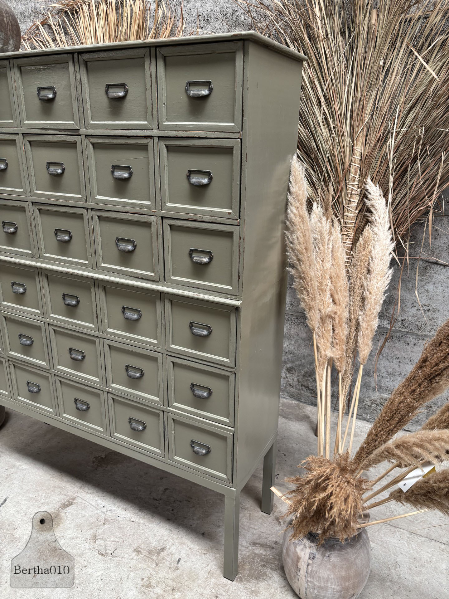 Unieke oude hoge ladekast 30 lades 147564