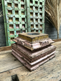 Oude houten kandelaar poer India 146939