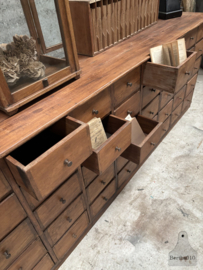 Origineel dressoir uit apotheek jaren 20–30 147728 246 cm lang verkocht