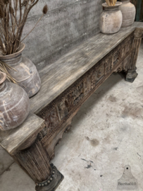 Unieke handgesneden Oosterse sidetable een meubel met ziel 147769