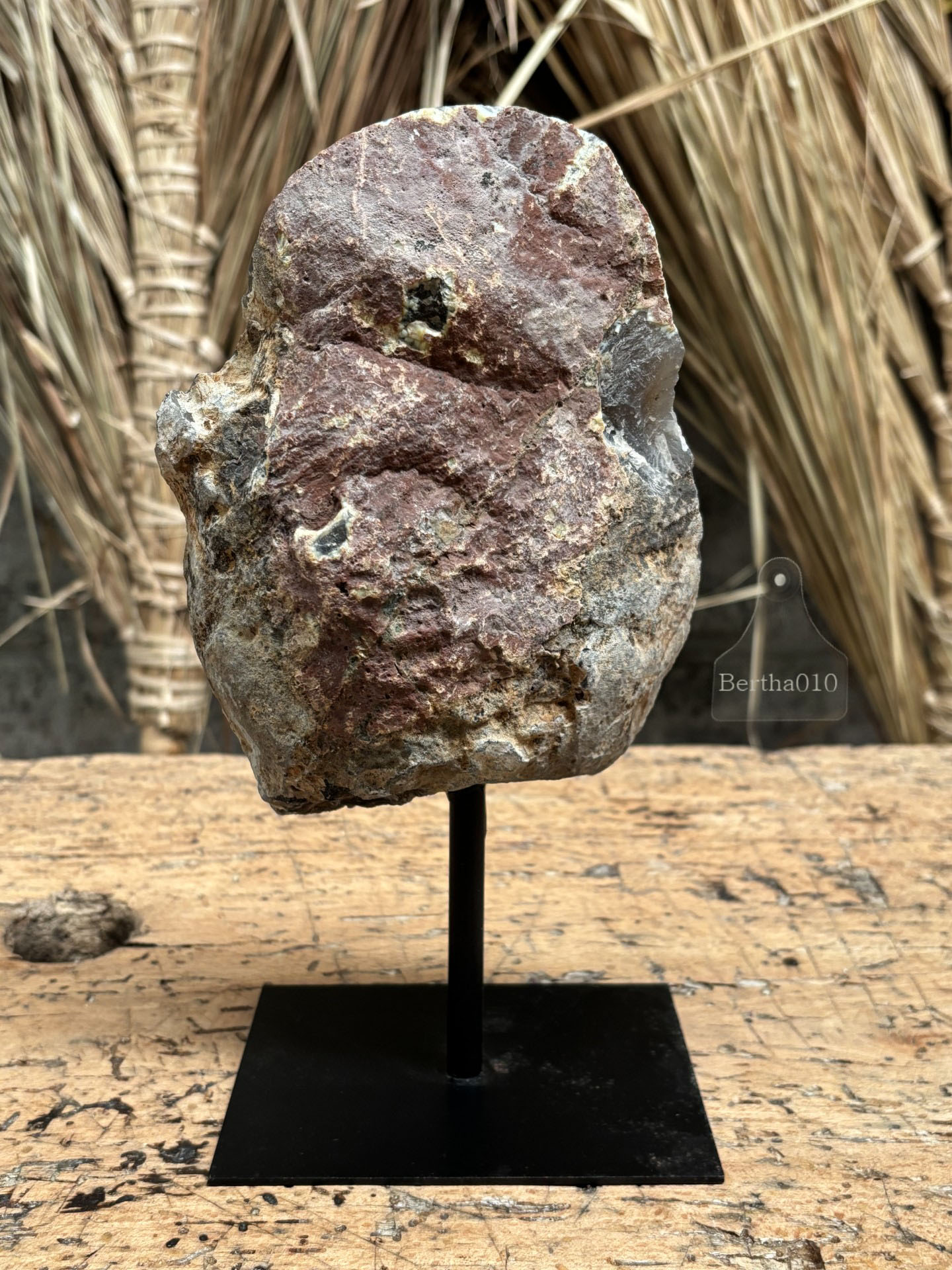 Amethist op standaard 147537 hoogte 24 cm