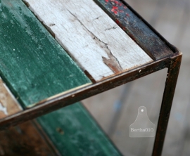 Industriele tafel met oud hout (130312)..verkocht