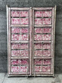 Oude roze poort met olifanten (147195)