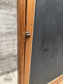 Hoog authentiek schoolbord uit de jaren 40 50 merk Dox Lier 147790 verkocht
