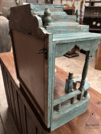Middelgroot houten altaar uit India handgesneden en mystiek karakter 147877a