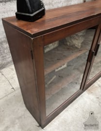 Monumentale vitrinekasten uit vroeg 20e eeuws kantoor 147703