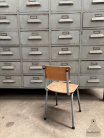 Oude schoolstoeltjes voor de allerkleinsten – karaktervol en zeldzaam 147625