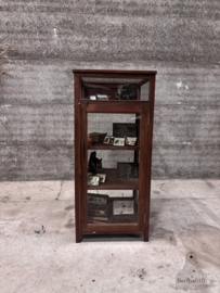 Oud Engels vitrine museumkast (147236)