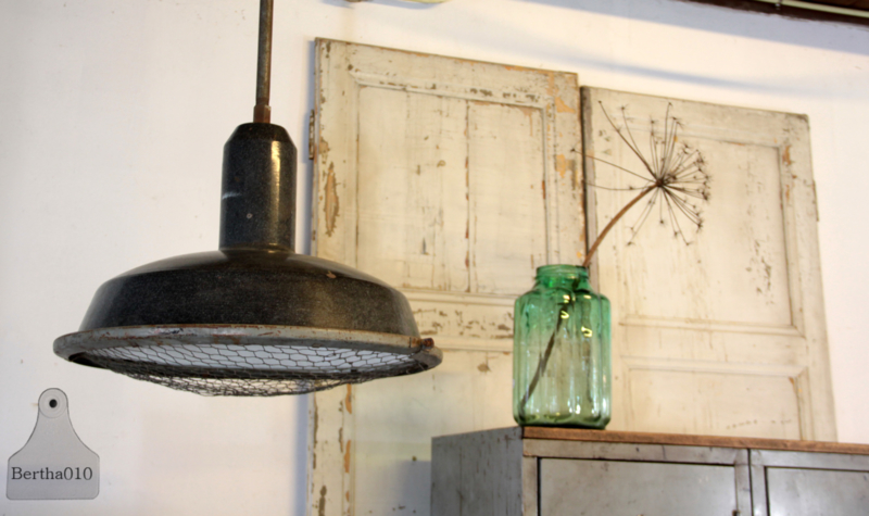 Hanglamp uit oude fabriek (133281)..verkocht