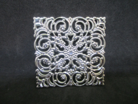 Filigraan vierkant zilverkleurig,  5 x 5 cm.