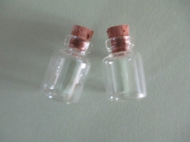 Glazen flesje 1,8 cm.