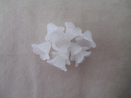 Acryl Beads Flower frosted 14x10 mm. white