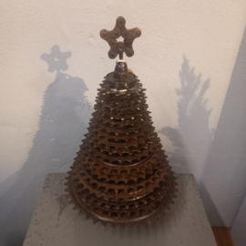 Kerstboom van oude fietstandwielen